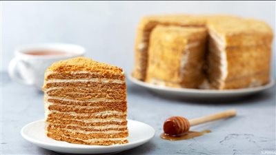 بأقل تكلفة.. حضري كيكة العسل الروسية في المنزل