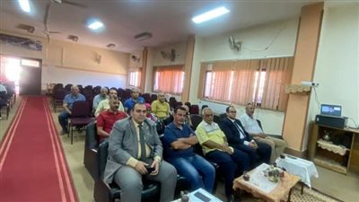 وكيل تعليم قنا يشهد الدورة التعريفية لتأهيل وتنمية المهارات القدرات الرقمية