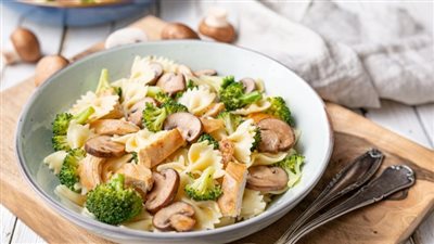 طريقة عمل سلطة مكرونة بالمشروم والبروكلي