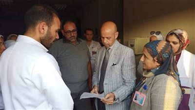 وكيل صحة الشرقية يتفقد منافذ تقديم الخدمة بالعاشر من رمضان