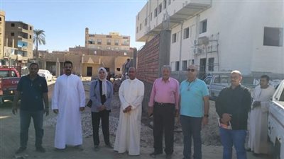 وكيل صحة قنا يتفقد أعمال الإنشاءات بمركز طب الأسرة بالمحروسة 