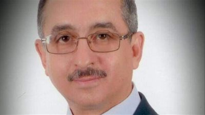 الدكتور طارق عبدالوهاب عميد آداب الفيوم عضوًا بالمجمع العلمى 