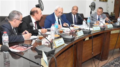 رئيس جامعة سوهاج يستقبل لجنة المجلس الأعلى للجامعات