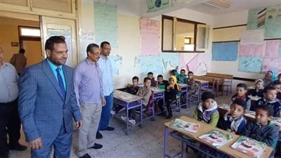 مدير تعليم أبوتشت يتابع انتظام الدراسة بمدرستي الشقيفي للتعليم الأساسى 