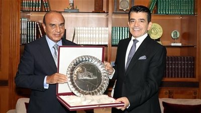 تكريم ليبي لمدير عام للإيسيسكو تقديرا لجهوده في مجالات التربية والعلوم والثقافة