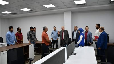 محافظ جنوب سيناء يتفقد مركز معلومات شبكات المرافق بشرم الشيخ 