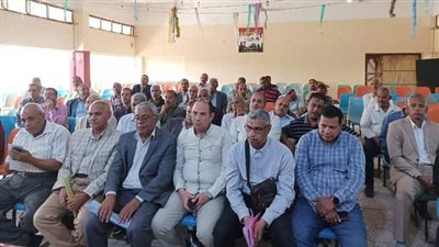 مدير تعليم نجع حمادي يعقد اجتماعا موسعاً لمديري المدارس الإعدادية