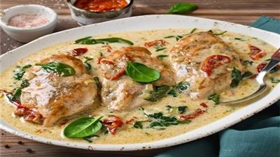 لمرضى أنيميا الفول.. طريقة عمل صينية السبانخ بالدجاج