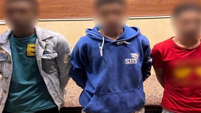 معاكسة فتاة.. كشف ملابسات واقعة التعدي على سيدة وسحلها في عين شمس 