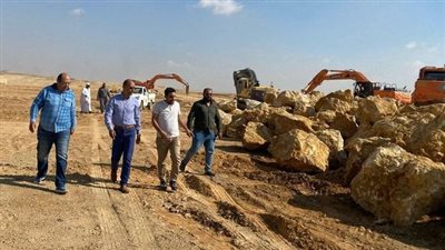 وزير الإسكان يُتابع بدء أعمال طرق جديدة بمنطقة مثلث الأمل بالقاهرة الجديدة