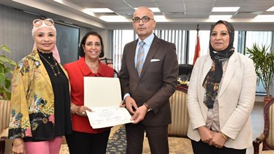 قيادات جامعة عين شمس تلتقي يرؤساء نوادي روتاري المشاركين بمعرض الملابس الخيري