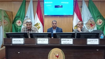 كلية الزراعة بسوهاج تناقش أهم ملفات الأمن الغذائي في ندوة عن الخبرات الحقلية