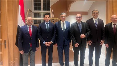 وزير الشباب والرياضة يلتقي أعضاء القنصلية المصرية في مونتريال