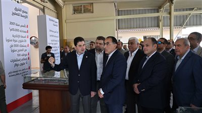 رئيس الوزراء يتفقد مصنع الشركة الألمانية اللبنانية للصناعة GLC للدهانات بالعبور 