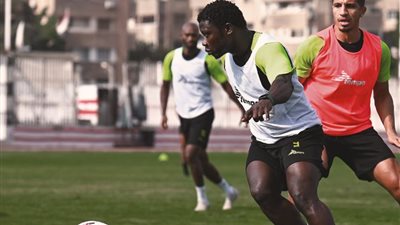 تدريبات خططية وتقسيمة فنية في مران الزمالك 