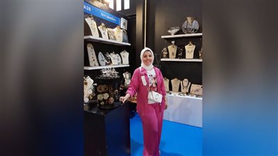 آن محمد.. تطويع المعادن في حلي ومجوهرات بنكهة فرعونية