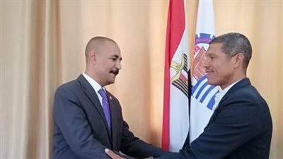 مدير تعليم دشنا يستقبل خريجي مبادرة الرئيس 