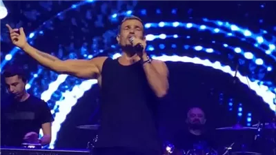 عمرو دياب في دبي.. لوك خارج المألوف