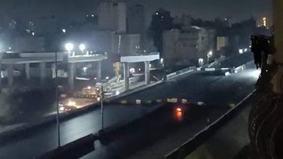 صور| استمرار غلق الطريق الدائري لتركيب كمر حديدي بمحور البراجيل الجديد