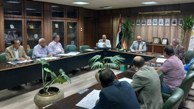 مركز الدراسات والبحوث البيئية بجامعة أسيوط يبحث آليات العمل خلال الفترة المقبلة