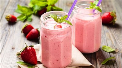 يعالج قرح المعدة| طريقة عمل عصير فراولة بحليب جوز الهند