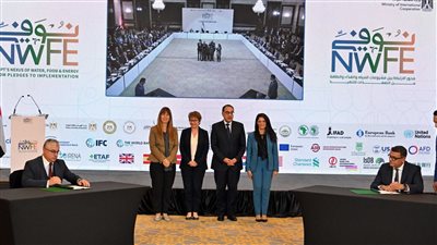 توقيع اتفاقية الخدمات الاستشارية لمشروع حلية مياه البحر بالعين السخنة 