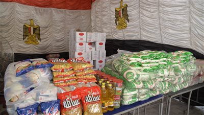 محافظ أسيوط يواصل جولاته الميدانية لتفقد منافذ السلع للاطمئنان على توافر المنتجات