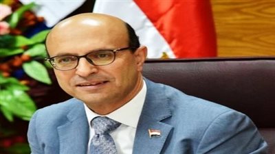 رئيس جامعة أسيوط يتلقى تقريراً حول اجتماع مجلس شئون خدمة المجتمع والبيئة 