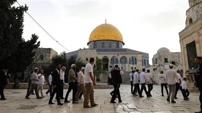 عشرات المُستوطنين يقتحمون الأقصى بحماية شرطة الاحتلال الإسرائيلي