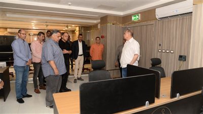 محافظ أسيوط يتابع تجهيزات مركز السيطرة الموحد للشبكة الوطنية للطوارئ والسلامة العامة