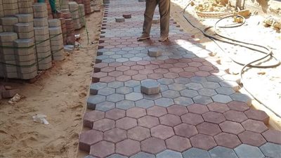 محافظ أسيوط: استكمال تركيب بلاط الانترلوك بشوارع مركزي صدفا وديروط 