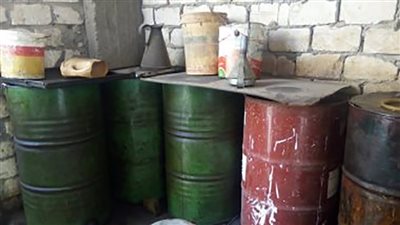 ضبط 10 براميل سولار بحوزة سائق وعامل