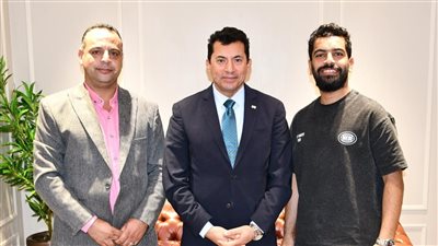 وزير الرياضة يلتقي أسرة كابتن منتخب مصر محمد صلاح 