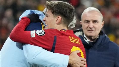 برشلونة يستهدف بديل جافي من الدوري الإنجليزي