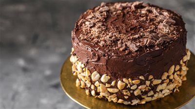 بالخطوات.. حضري كيكة بحشوة النوتيلا اللذيذة