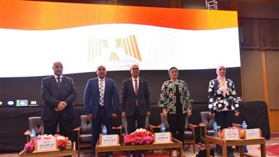 رئيس جامعة أسيوط يشهد انطلاق وقائع الندوة البيئية 