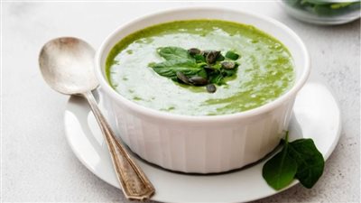 قاومي برد الشتاء وحضري شوربة السبانخ بالكريمة