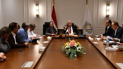 محافظ جنوب سيناء يبحث سبل تشغيل وإدارة ومقترحات الترويج للمشى السياحي 