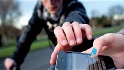 متخصص في سرقة الهواتف .. عاطل يدلي باعترفات تفصيلية عن نشاطه المشبوه