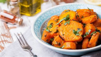 مفيدة للدايت.. طريقة تحضير سلطة الجزر المشوي بزيت الزيتون