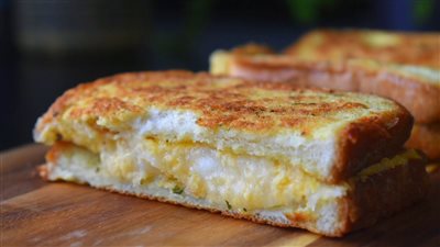 يشعرك بالشبع فترة أطول.. حضري بيض مقلي بالتوست في دقائق