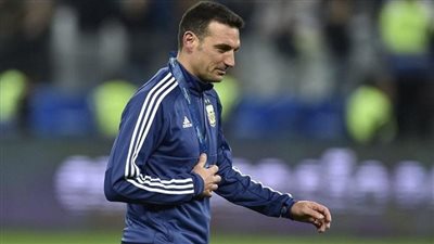 سكالوني يغيب عن المؤتمر الصحفي بسبب وعكة صحية