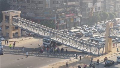 حبس سائق التريلا المتسبب في سقوط كوبري مشاة شارع أحمد عرابي