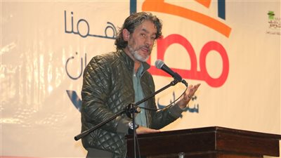 أهل مصر..  المخرج أحمد السيد يطالب شباب المحافظات الحدودية باكتساب المهارات اليدوية والتكنولوجية