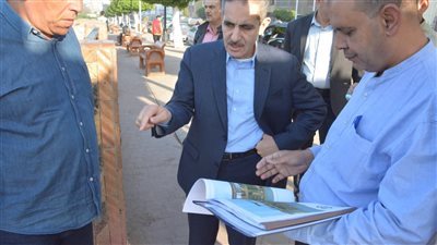 محافظ الغربية يتابع مشروعات الرصف والتطوير بكفر الزيات وطنطا 
