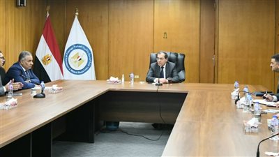    صور .. الملا في مقر هيئة الثروة المعدنية لمتابعة إنشاء البوابة 