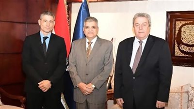  اجتماع رئيس هيئة قناة السويس مع رئيس مجموعة v العالمية 