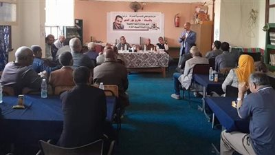 مدير عام تعليمية دشنا يجتمع مع مديرى ووكلاء مدارس قرى