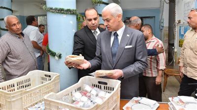 نائب رئيس جامعة أسيوط يتفقد المدينة الجامعية ويناقش  الطلاب من ذوي الهمم