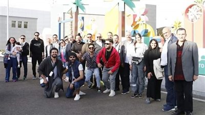 وصول النجوم المصريين المكرمين وبعض القامات الفنية استعداداً لافتتاح مهرجان شرم الشيخ 
